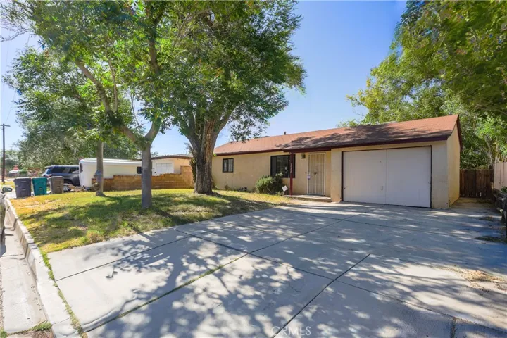 1109 W Lumber Street, Lancaster, California 93534