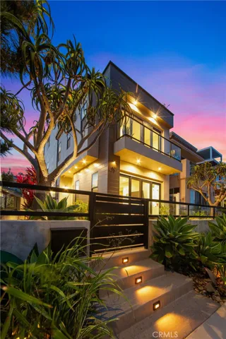 Located on a quiet Cul-de-sac, the expansive terrace showcases panoramic views stretching from Newport Coast and Irvine to the San Pedro skyline.