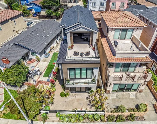 621 Frankfort Avenue, Huntington Beach, California 92648