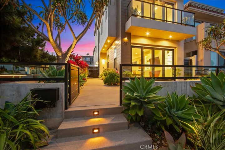 Located on a quiet Cul-de-sac, the expansive terrace showcases panoramic views stretching from Newport Coast and Irvine to the San Pedro skyline.