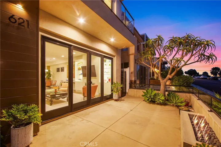 Located on a quiet Cul-de-sac, the expansive terrace showcases panoramic views stretching from Newport Coast and Irvine to the San Pedro skyline.