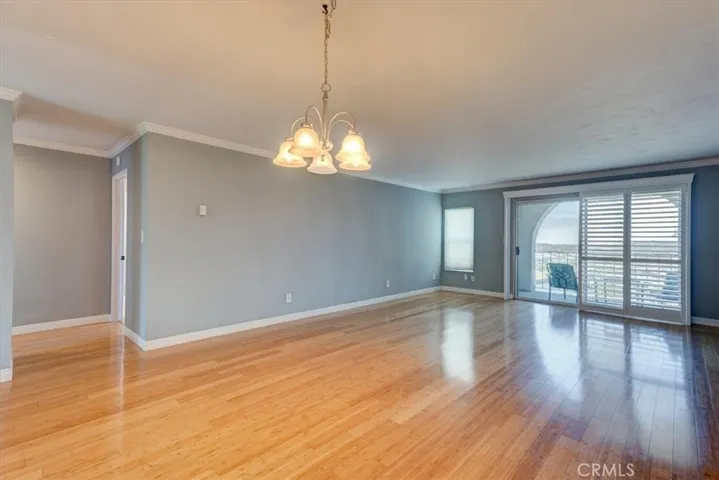 Living room/Dining area