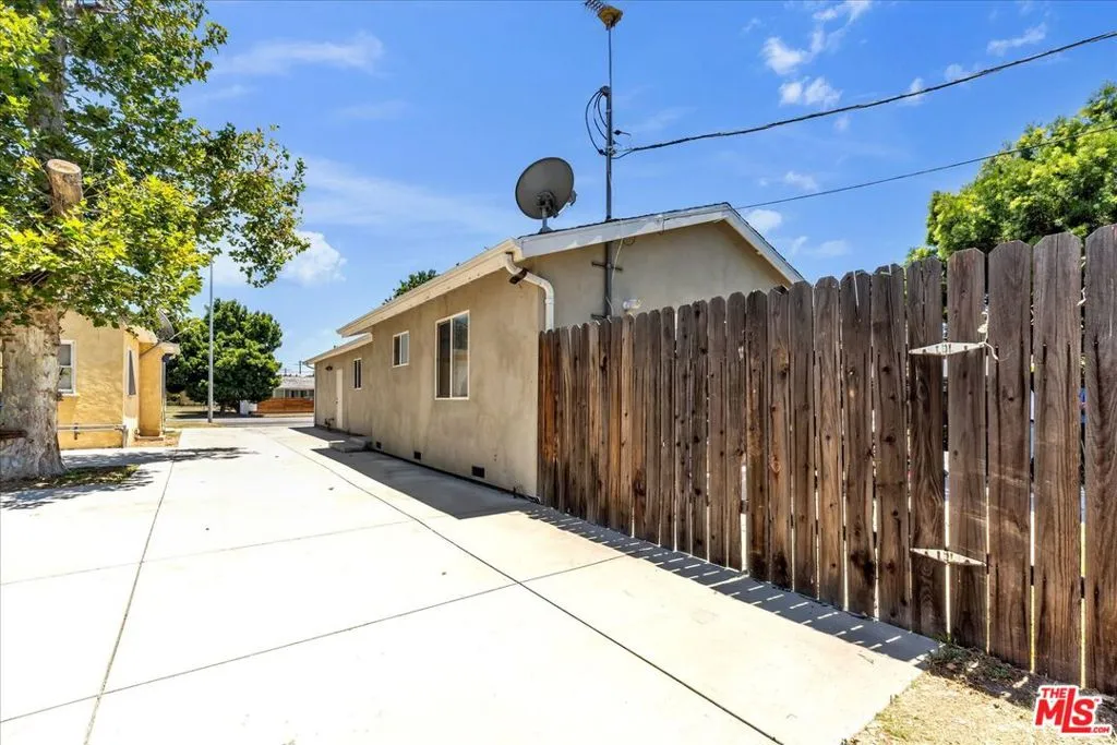 7501 - LEFT HOUSE