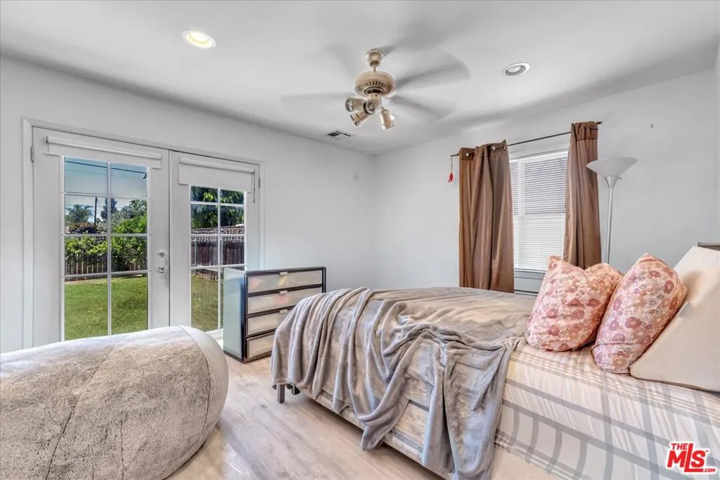 7501 - LEFT HOUSE - BEDROOM