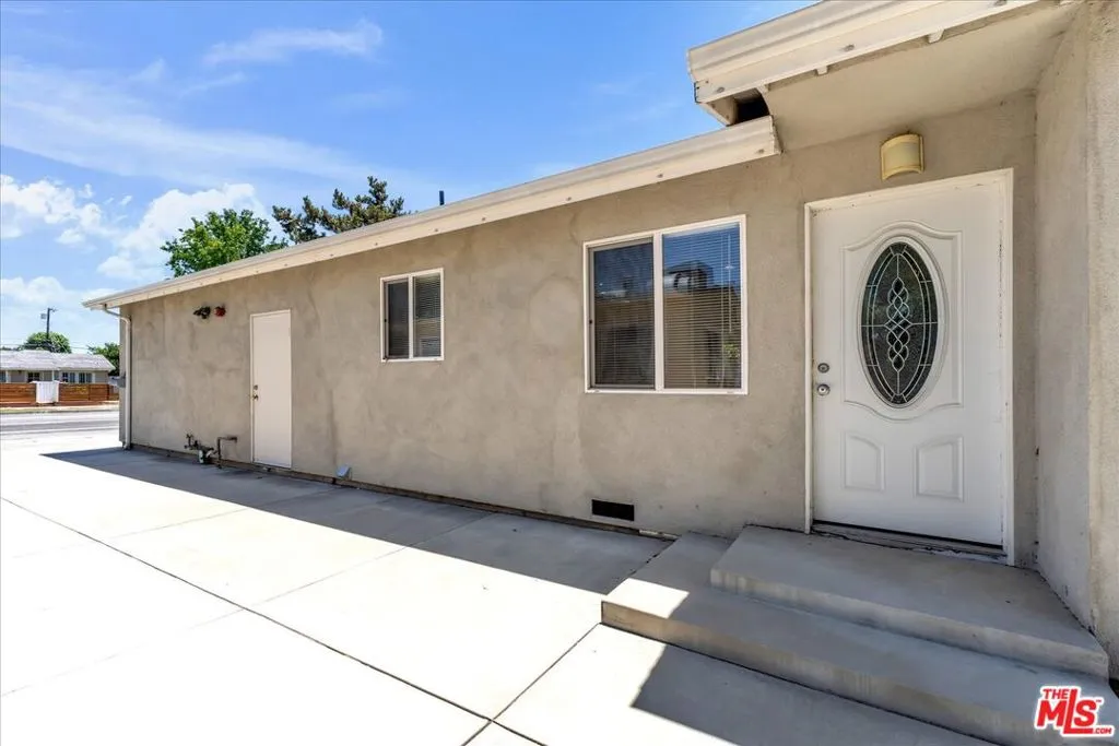 7501 - LEFT HOUSE