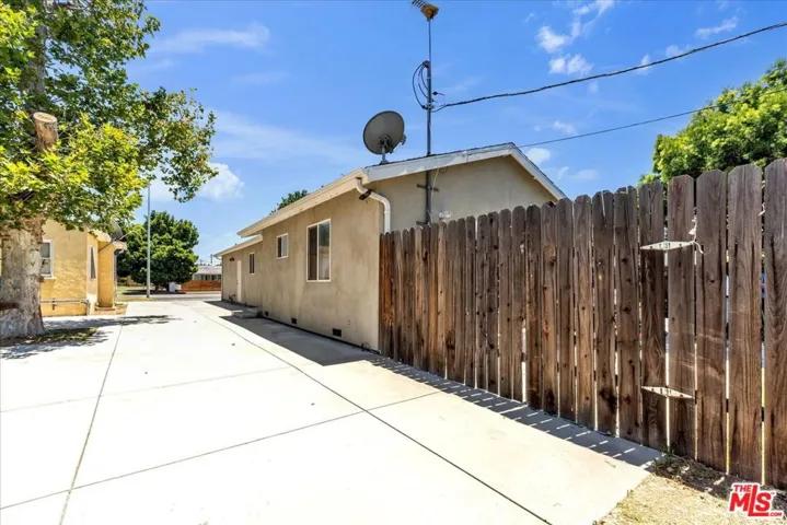 7501 - LEFT HOUSE