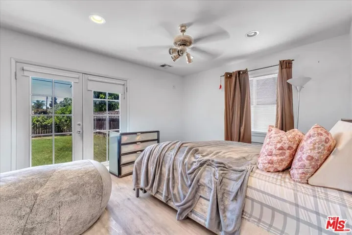 7501 - LEFT HOUSE - BEDROOM