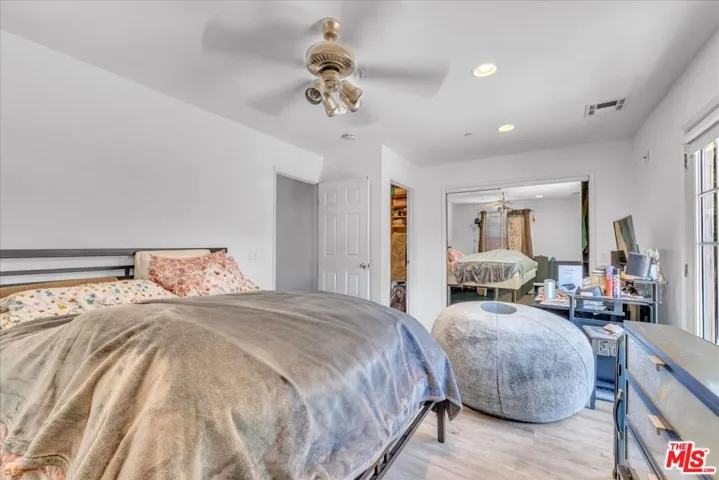 7501 - LEFT HOUSE - BEDROOM