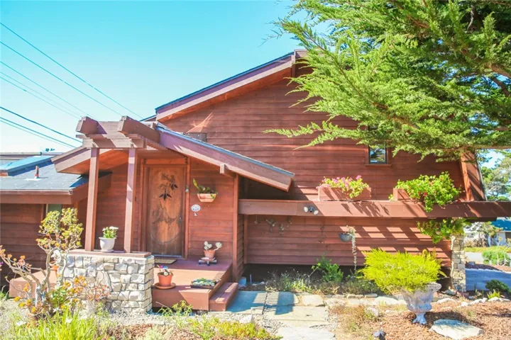 492 Dorset Street, Cambria, California 93428