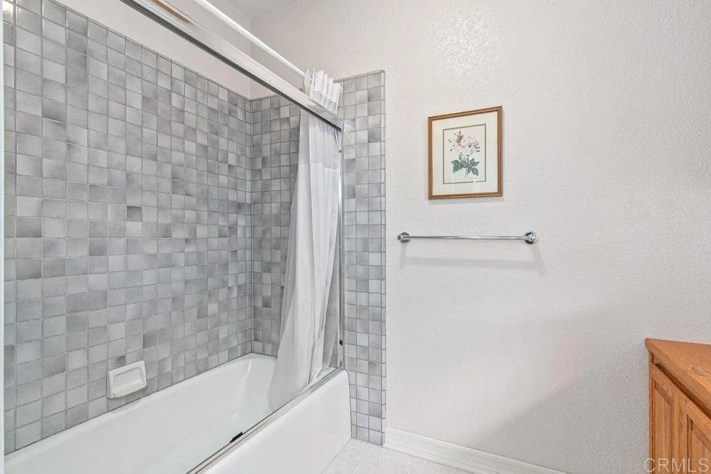 Guest Room 2 Bath