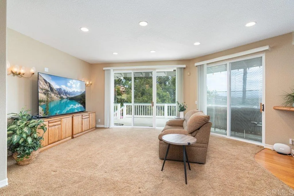 Familyroom Adjacent to Kitchen/Dining