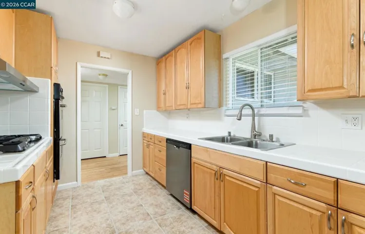 1967 Whitman Way, Sacramento, California 95822