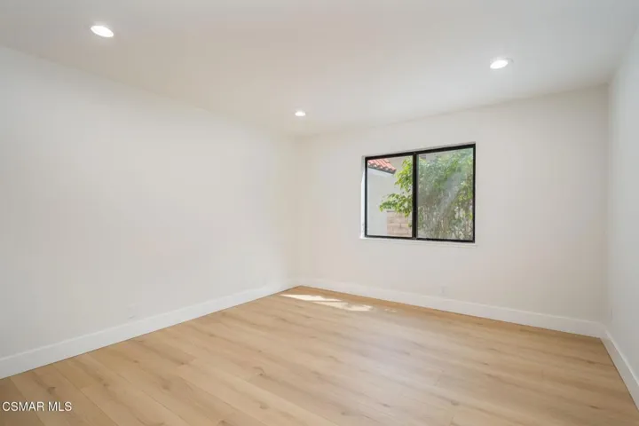 VCV-Daylight-Downstairs bedroom