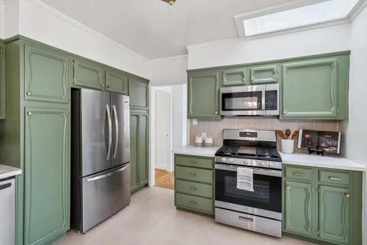 825 Amazon Avenue, San Francisco, California 94112