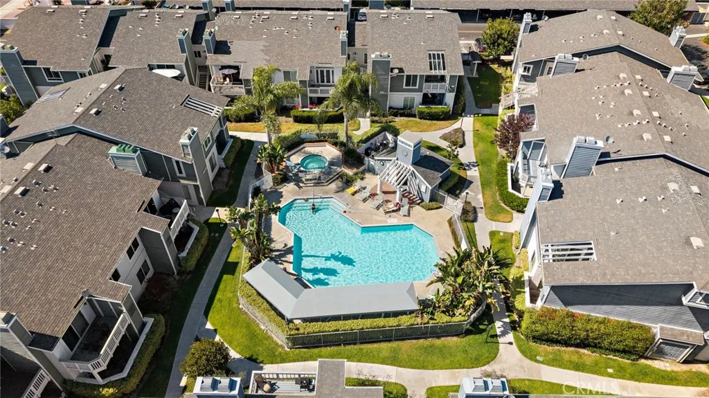 Community Amenities: Resort-style community pool and spa surrounded by beautifully maintained landscaping, offering the perfect place to relax and unwind.