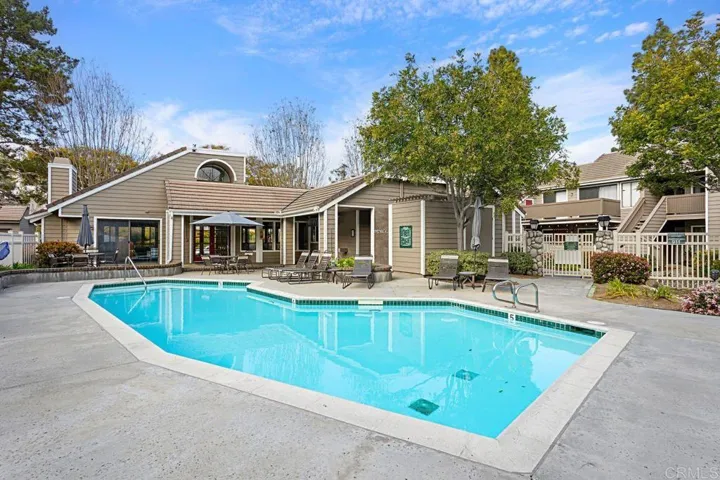 1087 Shadowridge Drive 104, Vista, California 92081