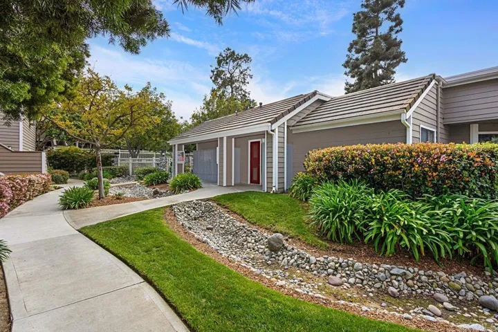 1087 Shadowridge Drive 104, Vista, California 92081