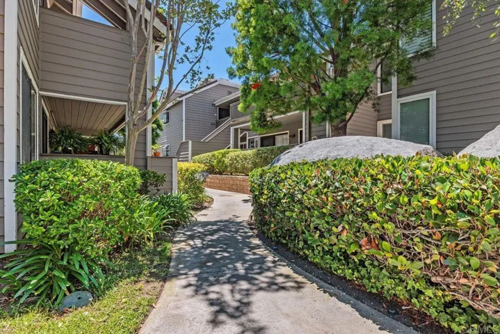 1087 Shadowridge Drive 104, Vista, California 92081