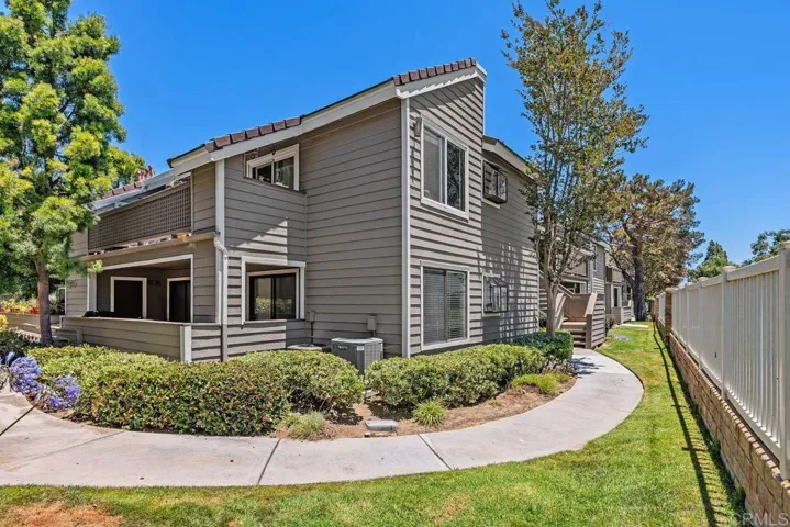 1087 Shadowridge Drive 104, Vista, California 92081