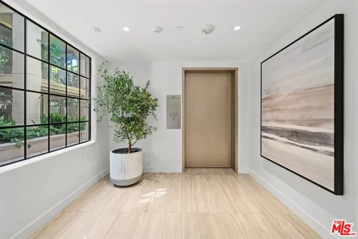 555 S Barrington Avenue 107, Los Angeles, California 90049