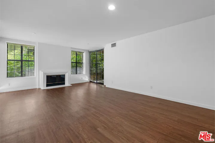 555 S Barrington Avenue 107, Los Angeles, California 90049