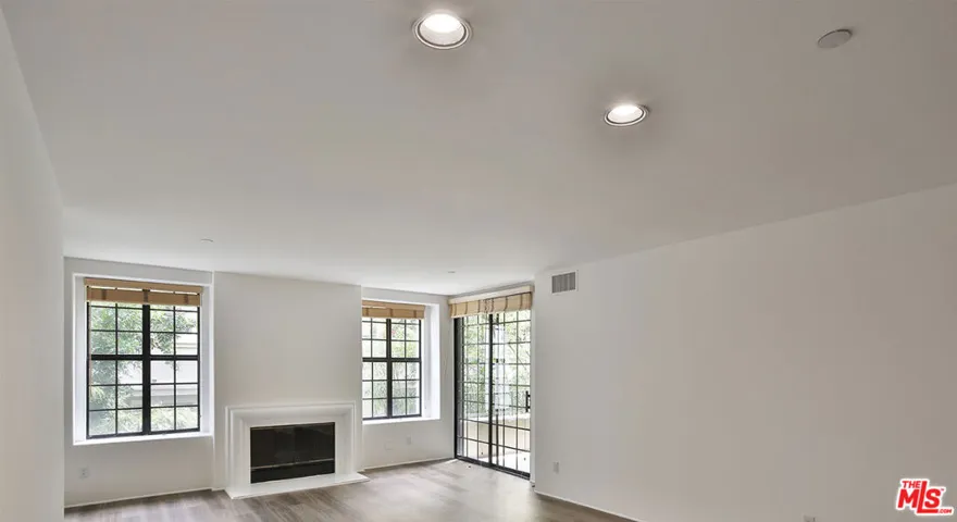 555 S Barrington Avenue 107, Los Angeles, California 90049