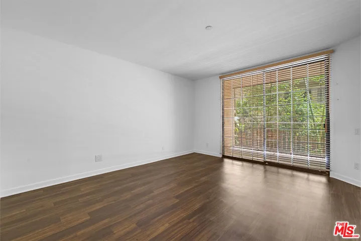 555 S Barrington Avenue 107, Los Angeles, California 90049