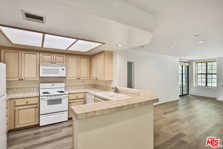 555 S Barrington Avenue 107, Los Angeles, California 90049