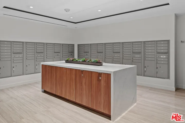 555 S Barrington Avenue 107, Los Angeles, California 90049