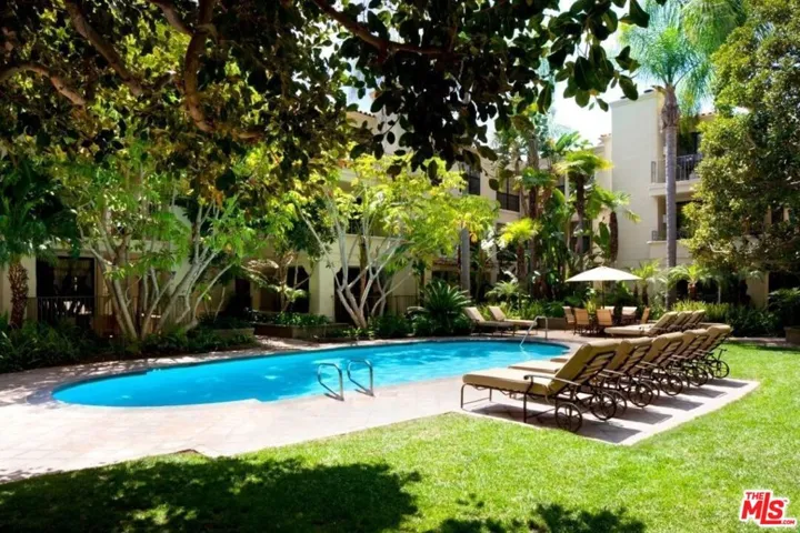 555 S Barrington Avenue 107, Los Angeles, California 90049