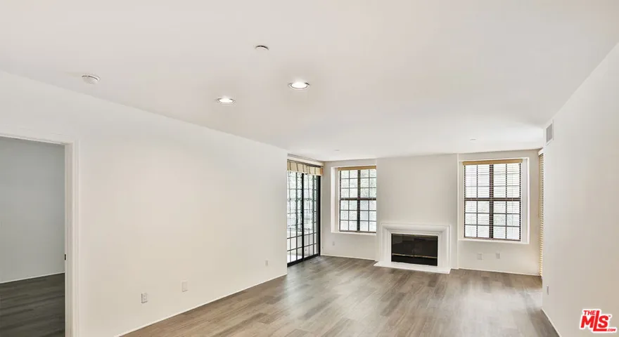 555 S Barrington Avenue 107, Los Angeles, California 90049