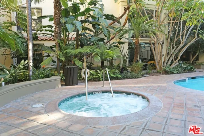 555 S Barrington Avenue 107, Los Angeles, California 90049