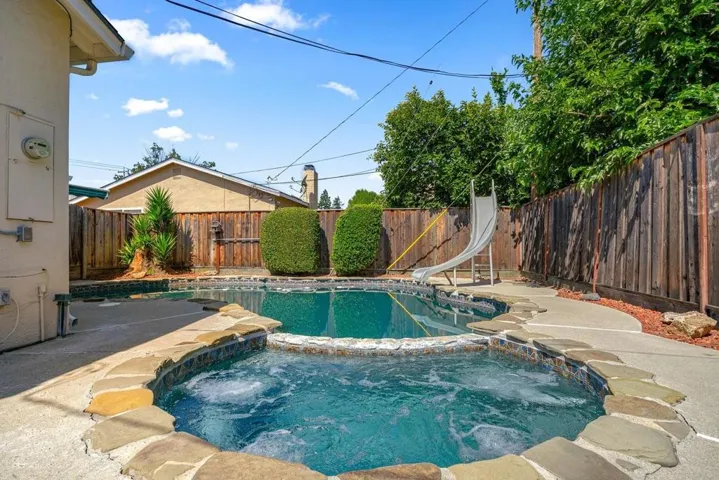 1001 W Latimer Avenue, Campbell, California 95008