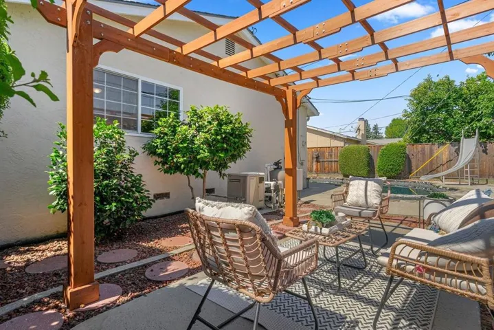 1001 W Latimer Avenue, Campbell, California 95008