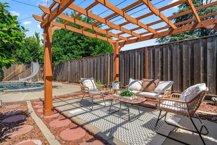 1001 W Latimer Avenue, Campbell, California 95008