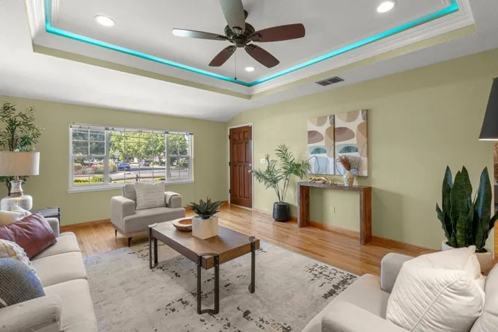 1001 W Latimer Avenue, Campbell, California 95008