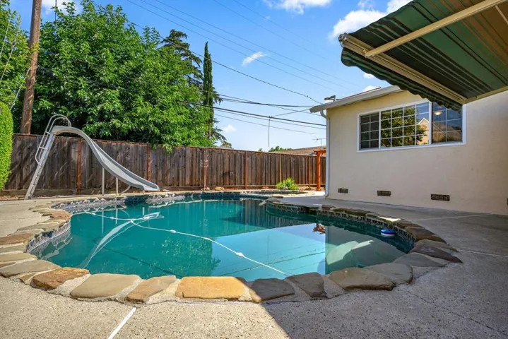 1001 W Latimer Avenue, Campbell, California 95008