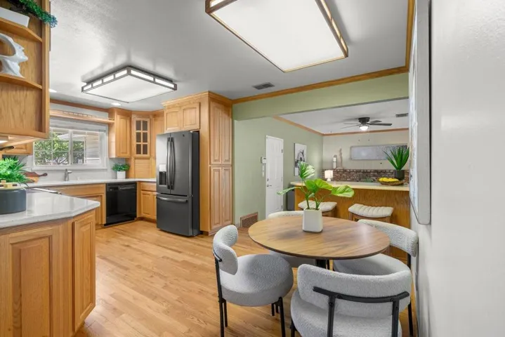 1001 W Latimer Avenue, Campbell, California 95008