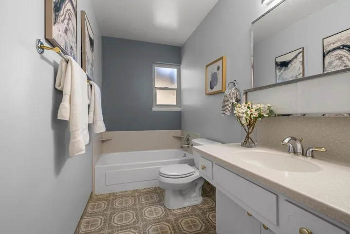 1001 W Latimer Avenue, Campbell, California 95008