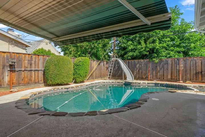 1001 W Latimer Avenue, Campbell, California 95008