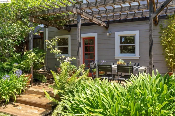 2537 Scenic Avenue, Oakland, California 94602-3024