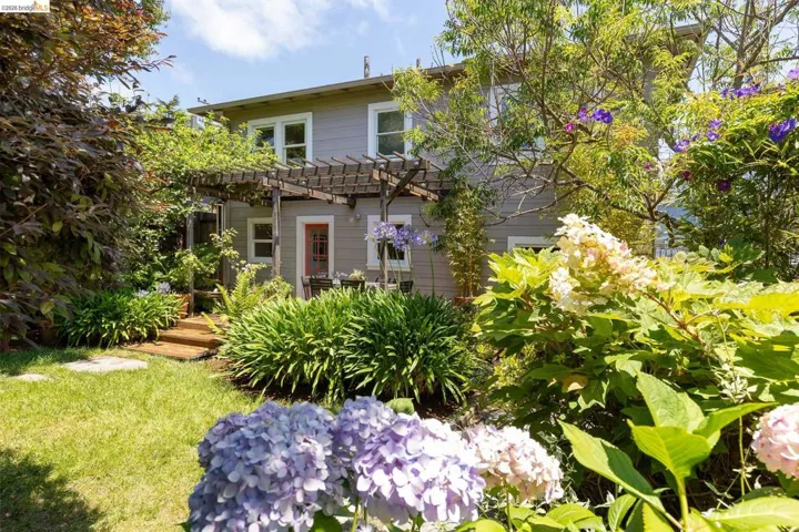 2537 Scenic Avenue, Oakland, California 94602-3024