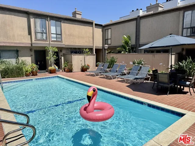 853 Larrabee Street 6, West Hollywood, California 90069
