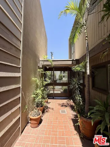 853 Larrabee Street 6, West Hollywood, California 90069