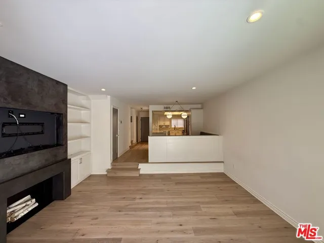 853 Larrabee Street 6, West Hollywood, California 90069