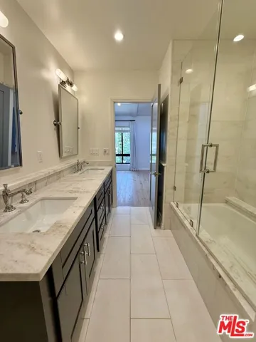 853 Larrabee Street 6, West Hollywood, California 90069
