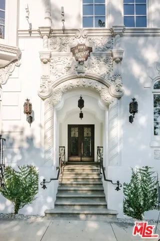 1302 N Sweetzer Avenue 203, West Hollywood, California 90046