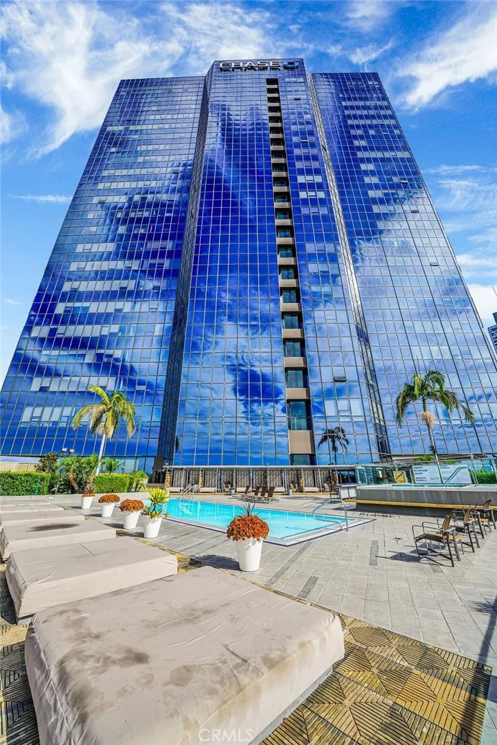 17th floor rooftop pool