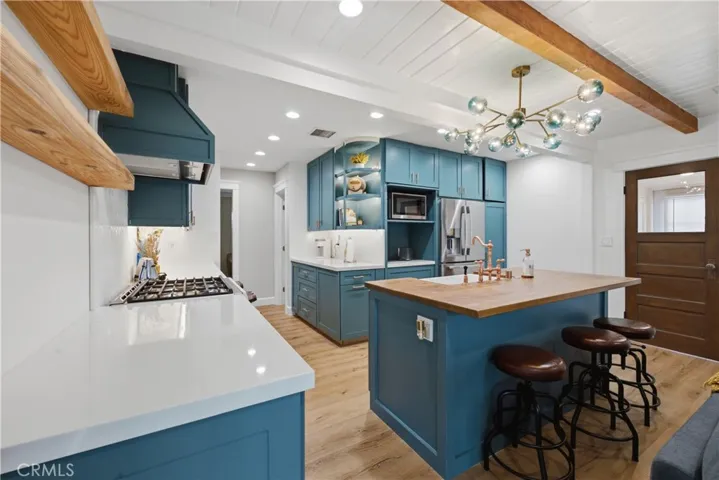 Breakfast Bar and Island!