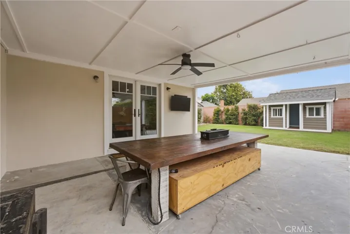Patio has Ceiling Fan too!